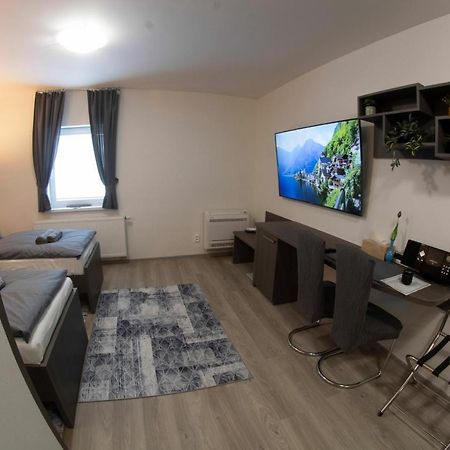 Valla Penzion & Restauracia Malacky Luaran gambar