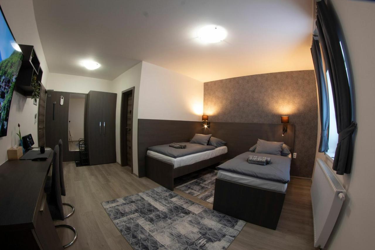 Valla Penzion & Restauracia Malacky Luaran gambar