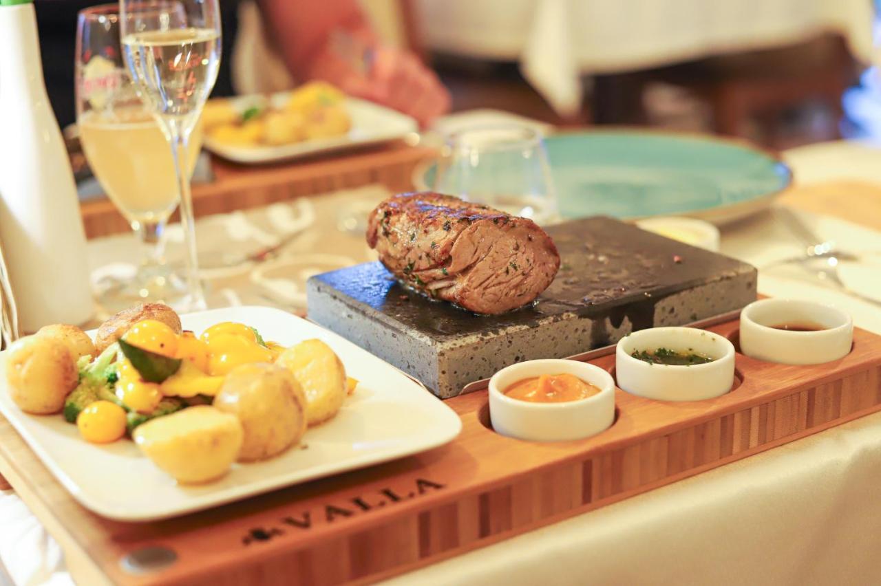 Valla Penzion & Restauracia Malacky Luaran gambar